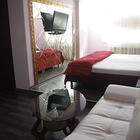 Emperum Nelson Hotel 키시나우 외부 사진