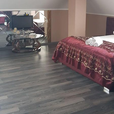 Emperum Nelson Hotel 키시나우 외부 사진