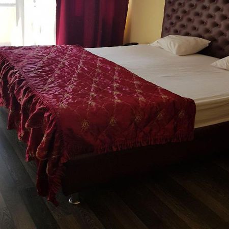 Emperum Nelson Hotel 키시나우 외부 사진