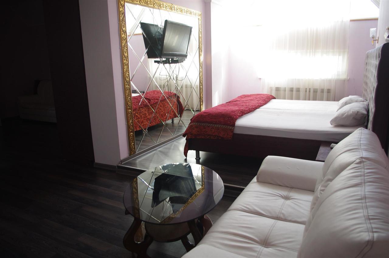 Emperum Nelson Hotel 키시나우 외부 사진