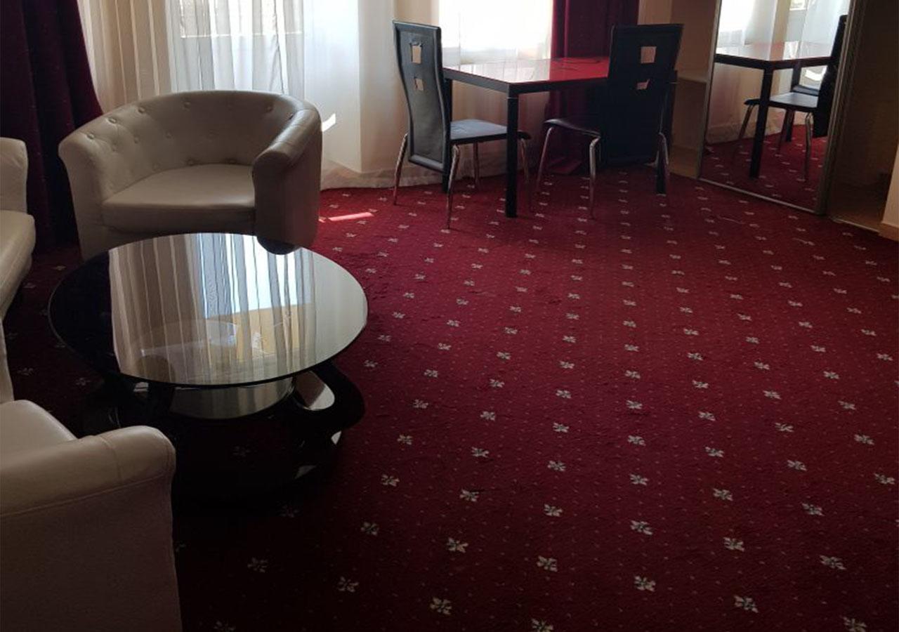 Emperum Nelson Hotel 키시나우 외부 사진