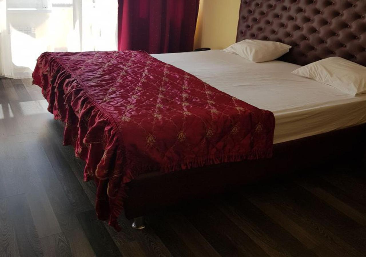 Emperum Nelson Hotel 키시나우 외부 사진