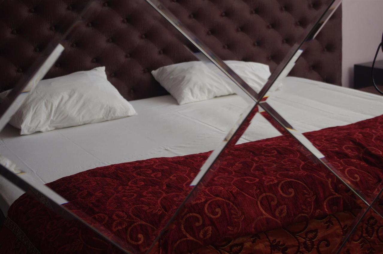 Emperum Nelson Hotel 키시나우 외부 사진