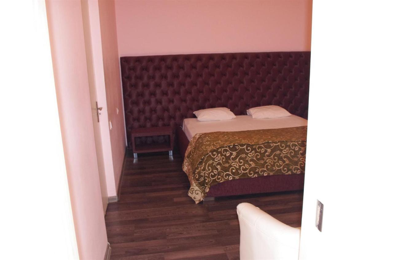 Emperum Nelson Hotel 키시나우 외부 사진