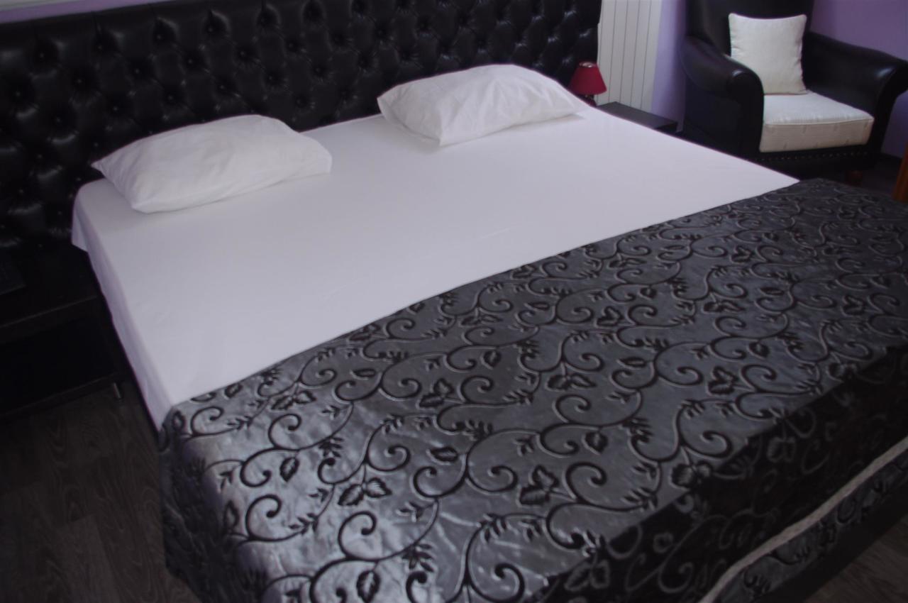 Emperum Nelson Hotel 키시나우 외부 사진