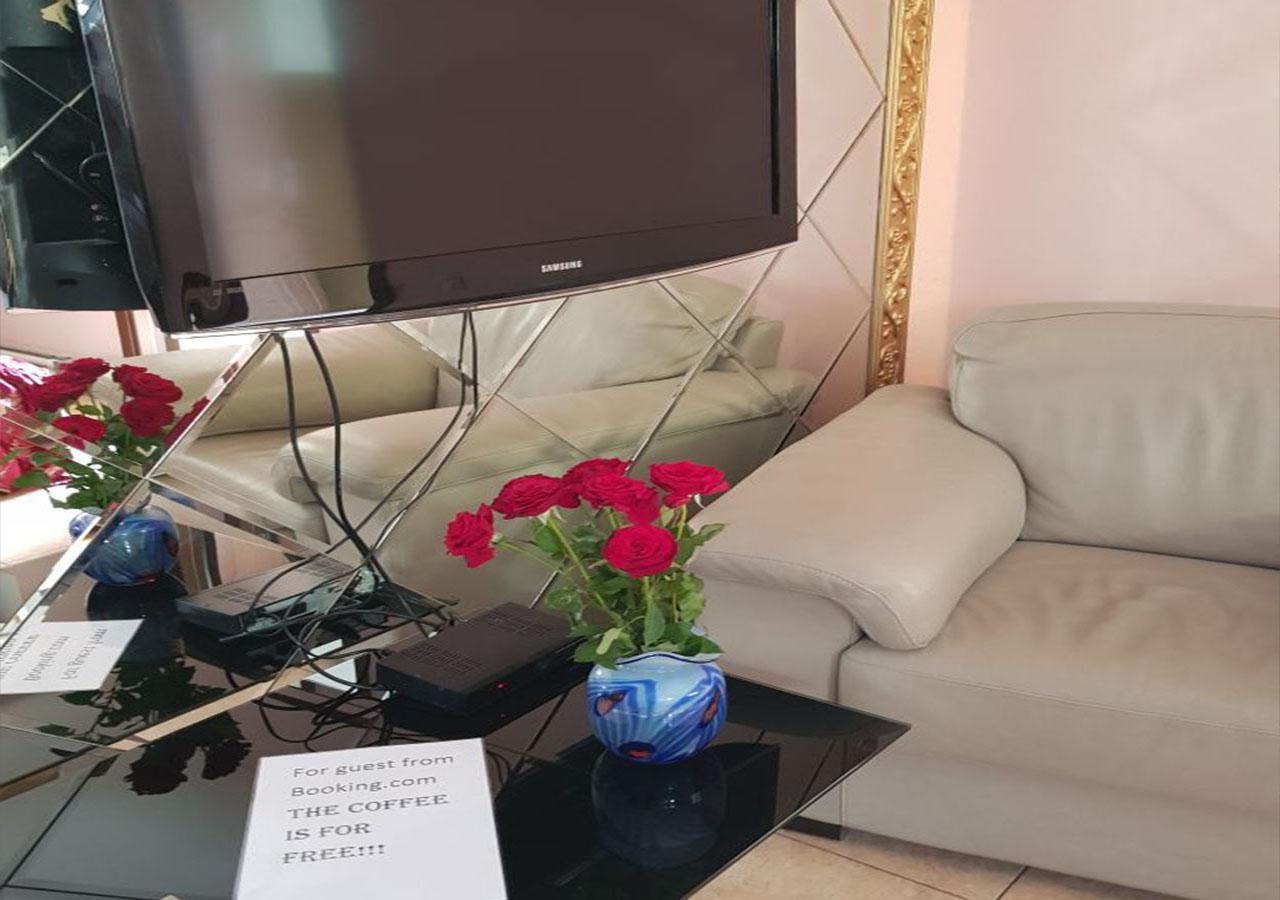 Emperum Nelson Hotel 키시나우 외부 사진